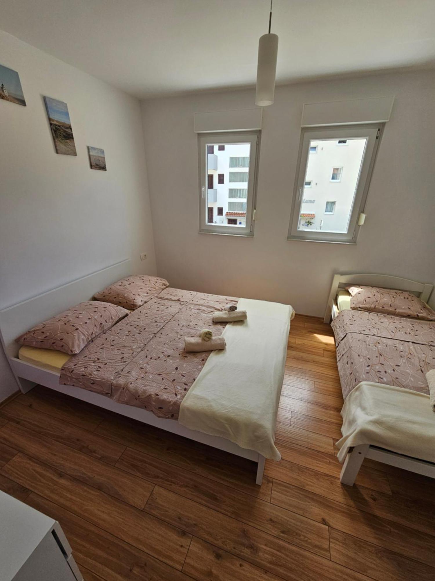 Apartments Lara Drvenik  Rom bilde
