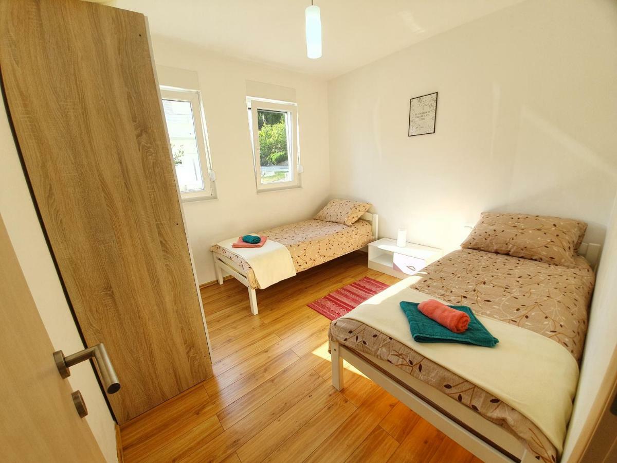 Apartments Lara Drvenik  Eksteriør bilde