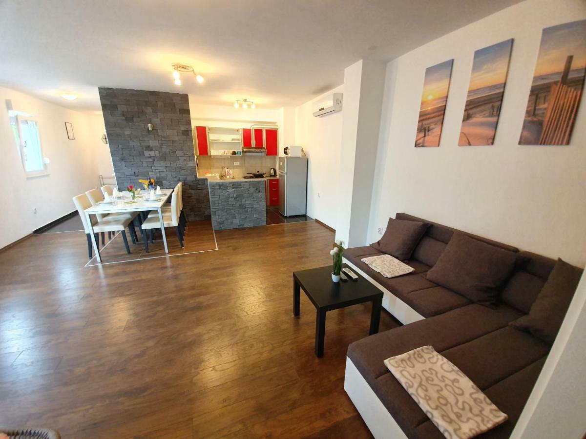 Apartments Lara Drvenik  Eksteriør bilde